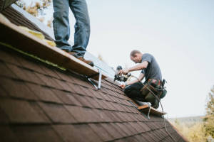 Find Local Roofers & Roofing Contractors in Pine Ridge, MS